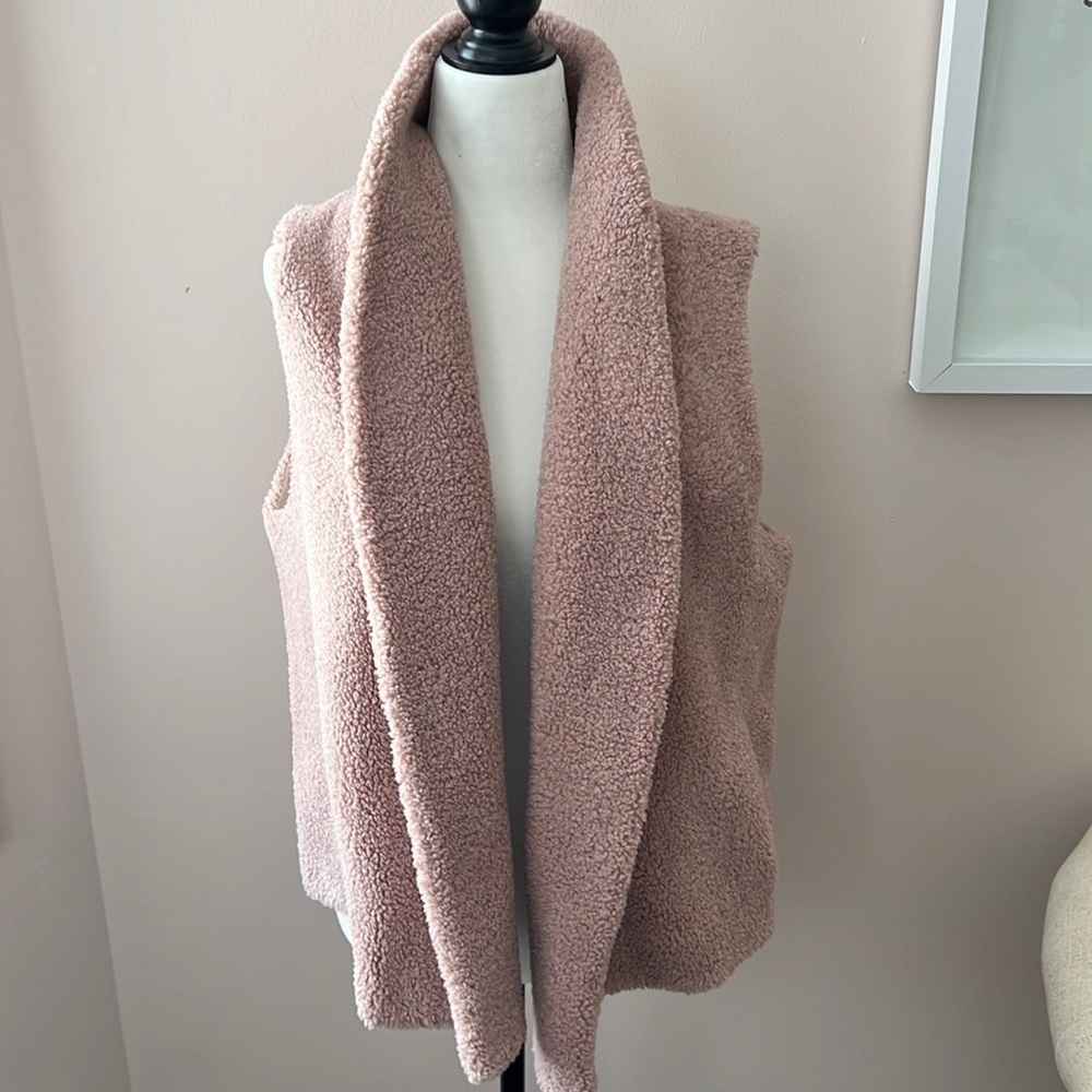 Norla Canada l Faux Fur Pink Vest